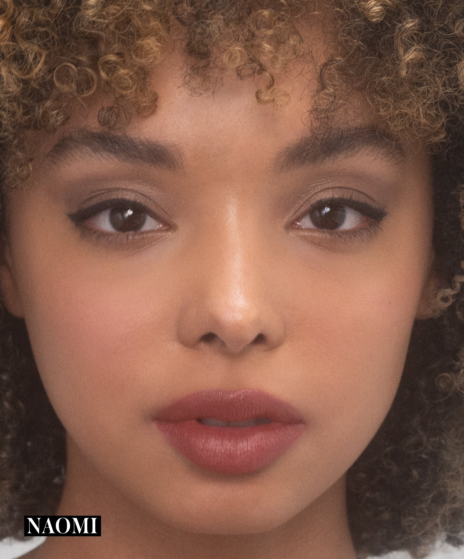 Legendary Serum Lipstick: The Nudes in shade Naomi