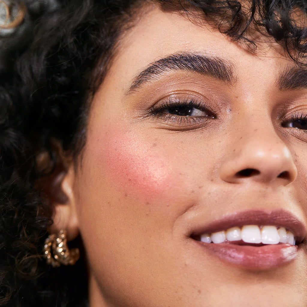 Different Types of Blush and How To Apply It