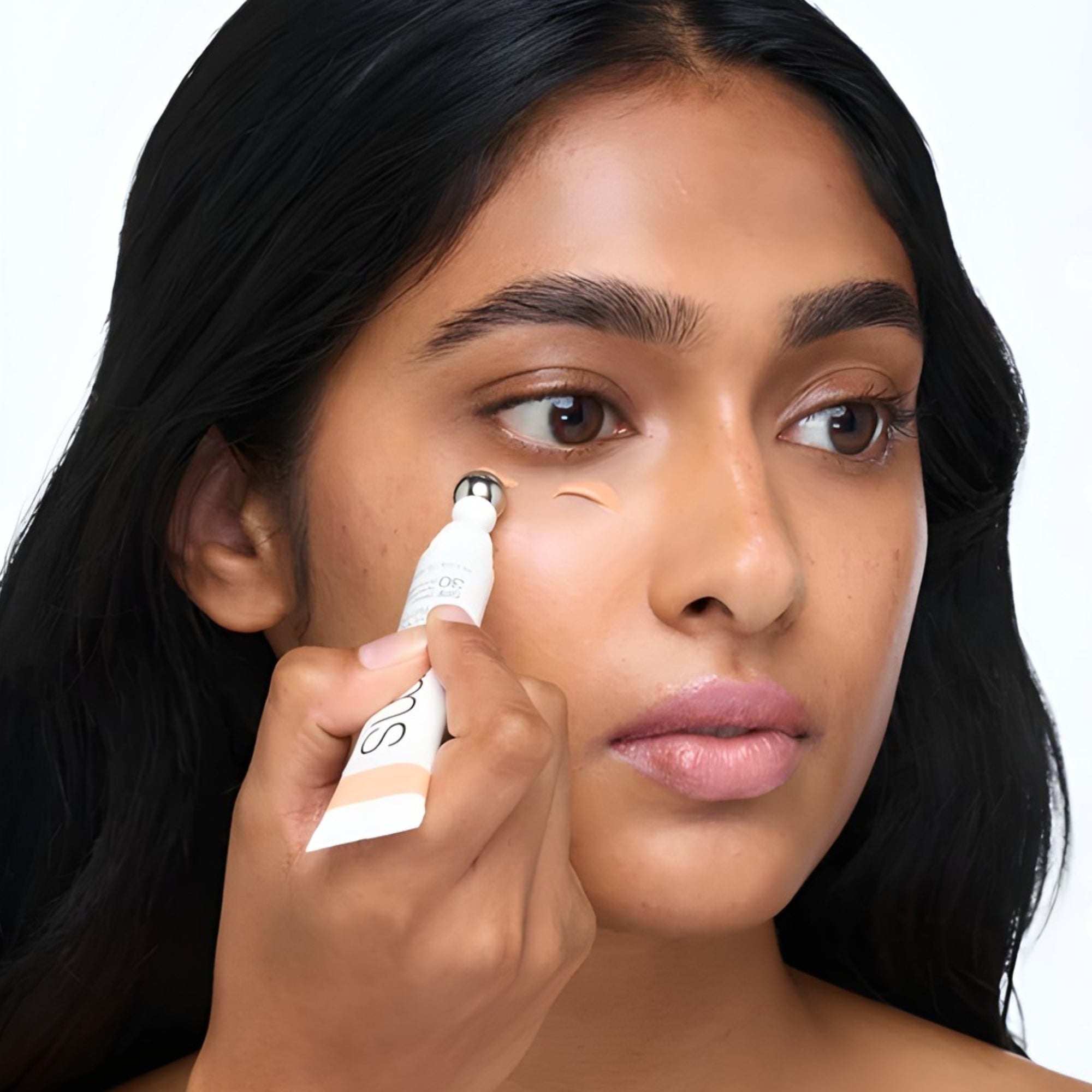 What Is An Under-Eye Corrector and How to Apply It