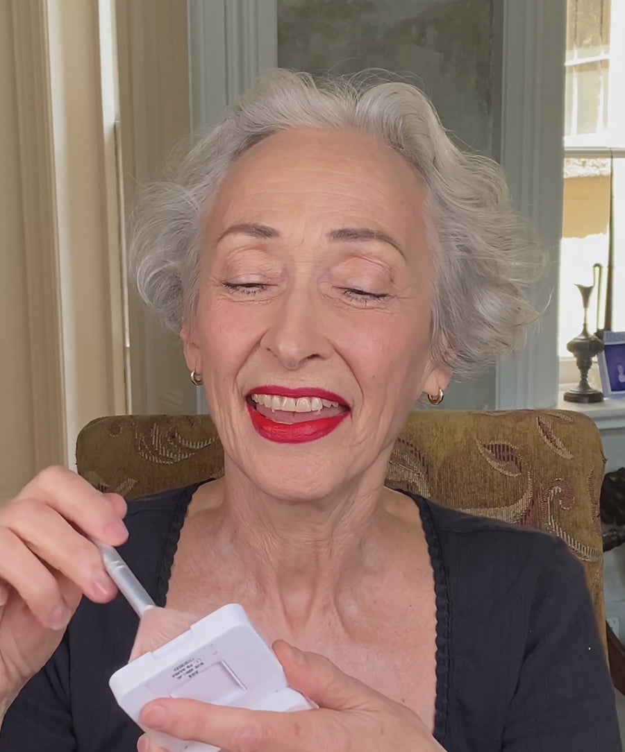 Video of Rose-Marie showing how to use Skin2Skin Classic Fan Brush