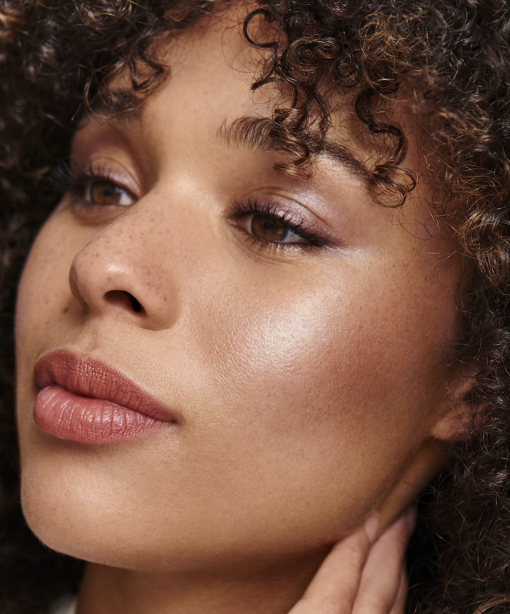 Close-up of model wearing RMS Buriti Bronzer